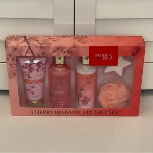 Freida & Joe Cherry Blossom 5-Piece Gift Set – Body‎ Scrub, Shower Gel & More 🌸
